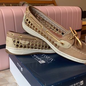 Sperry - Cute preppy tan and gold Sperry Top-Siders in 9 1/2.